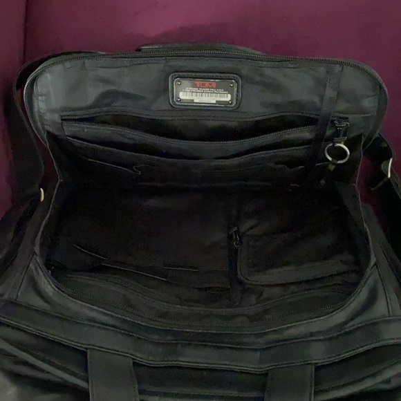 TUMI Laptop 15” Briefcase Messenger Genuine Napa Leather. Style 96531DH - Picture 2 of 6